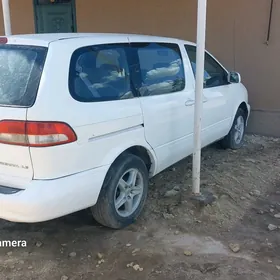 Toyota Sienna 2001