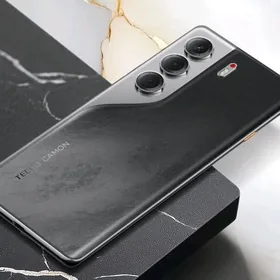 KREDIT  Camon 40pro 8256