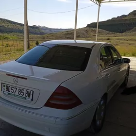 Mercedes-Benz C320 2001