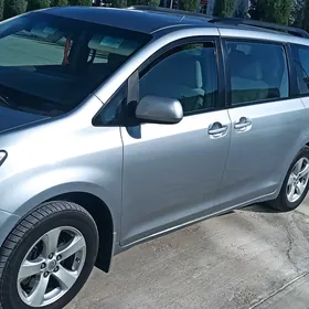 Toyota Sienna 2016