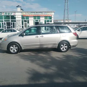 Toyota Sienna 2004