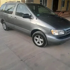Toyota Sienna 1999
