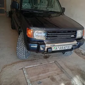 Mitsubishi Montero 1996