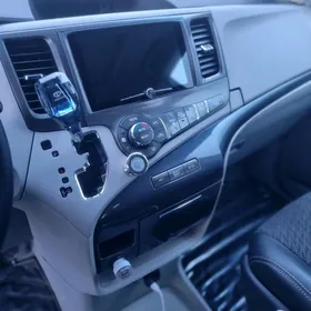 Toyota Sienna 2011