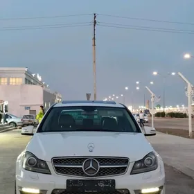 Mercedes-Benz C350 2012