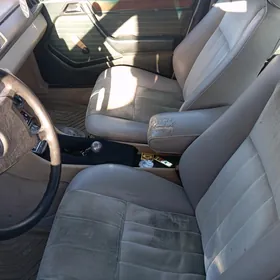 Mercedes-Benz 190-Class 1990