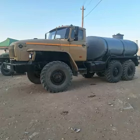 Ural 4320 1992
