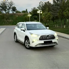 Toyota Highlander 2021