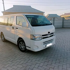 Toyota Hiace 2013