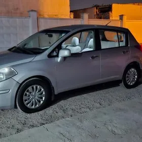 Nissan Tiida 2010
