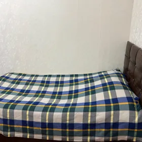Кровать