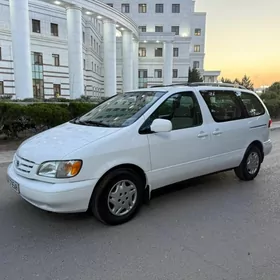 Toyota Sienna 2002