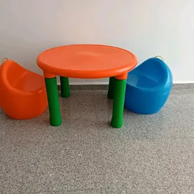 столик и стулья