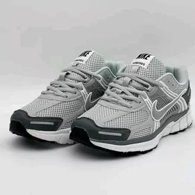 Nike Vomero 5