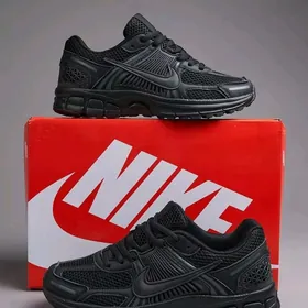 Nike Vomero 5 Black