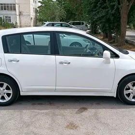Nissan Tiida 2010