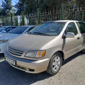 Toyota Sienna 2002