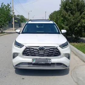Toyota Highlander 2021
