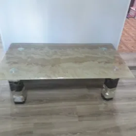 стеклянный стол