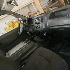 Nissan Urvan 2006
