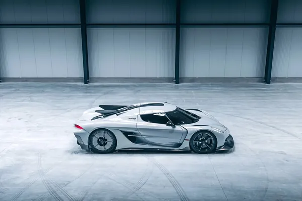 Jesko Absolut превзошел неофициальный рекорд Venom F5 на дистанции в полмили