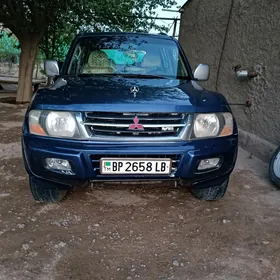 Mitsubishi Pajero 2001