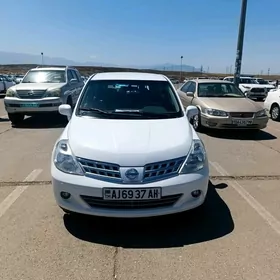 Nissan Tiida 2011