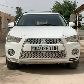 Mitsubishi Outlander 2011