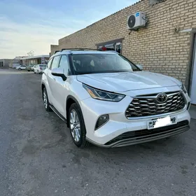 Toyota Highlander 2021
