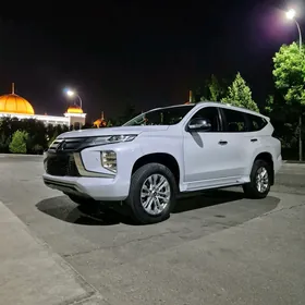 Mitsubishi Pajero 2020