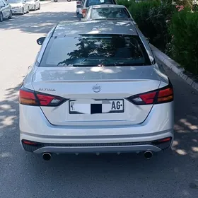 Nissan Altima 2019