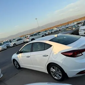 Hyundai Elantra 2019