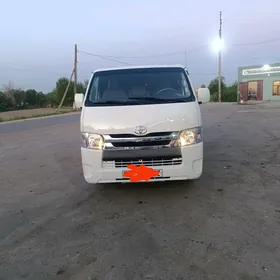 Toyota Hiace 2010