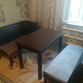 Кухонный стол и уголо