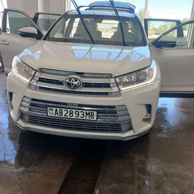 Toyota Highlander Hybrid 2019