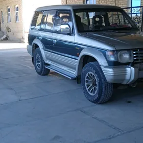 Mitsubishi Pajero 1992