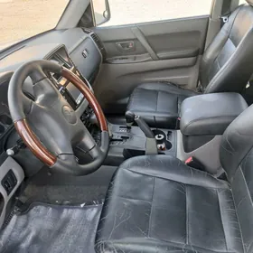 Mitsubishi Montero 2002
