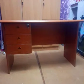 Письменный стол