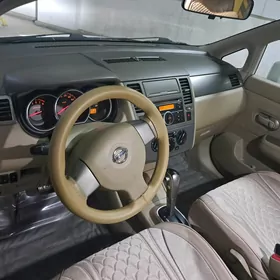 Nissan Tiida 2008