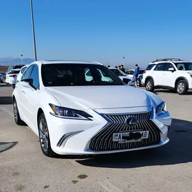 Lexus ES 2019
