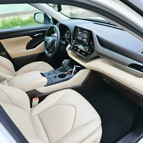Toyota Highlander 2021