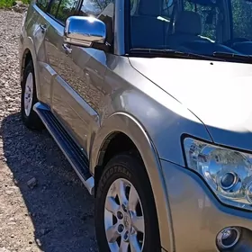 Mitsubishi Pajero 2008