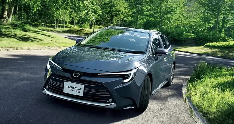 Diňe benzinli Corolla-lar geçmişde galdy. Toyota 15 700 dollardan täze gibrid Corolla-ny hödürledi