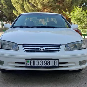 Toyota Camry 2001