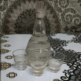 графин с рюмками