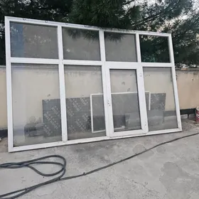 Aýna balkon üçin