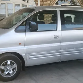 Hyundai Staria 2000