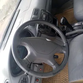 Mitsubishi Galant 2003