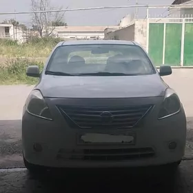 Nissan Versa 2012