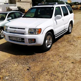 Infiniti QX4 2001